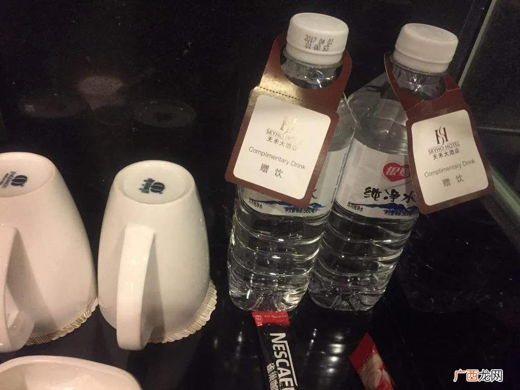 酒店里的矿泉水安全吗 酒店里的矿泉水是免费的吗