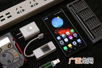 手机4000毫安电池能用多久,4000毫安时的电池可以用多长时间？