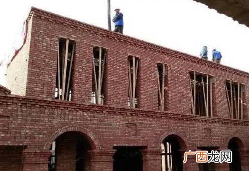 红砖房寿命是多少年,红砖埋在地下寿命多少年？