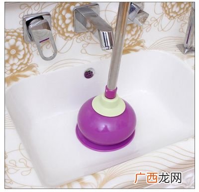 搋子怎么通马桶,怎么通马桶用马桶搋子？