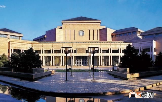 上海第二医科大学在全国排名,全国排名前一百的大学？