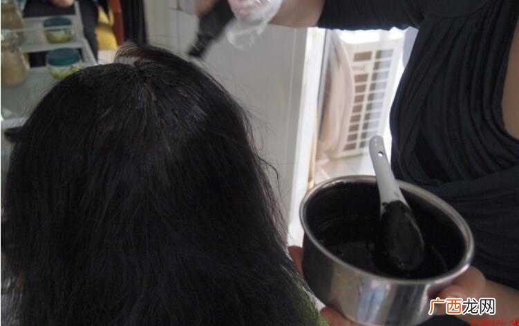 黑色染发剂弄到皮肤上怎么洗掉