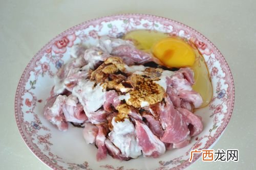 小酥肉的正宗做法,炸香锅酥肉的做法？