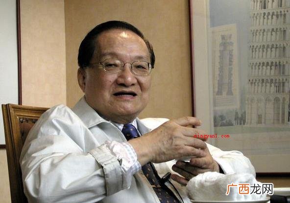 简略回应中国香港武侠江湖领军人物 飞雪连天射白鹿笑书神侠倚碧鸳是什么意思