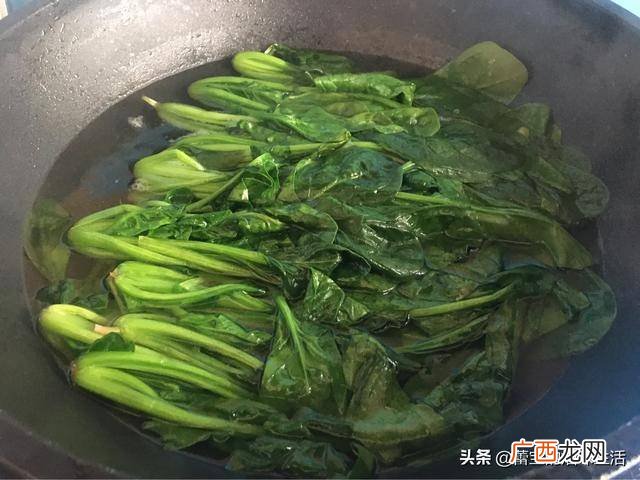 菠菜需要焯水几分钟,菠菜焯水正确做法？