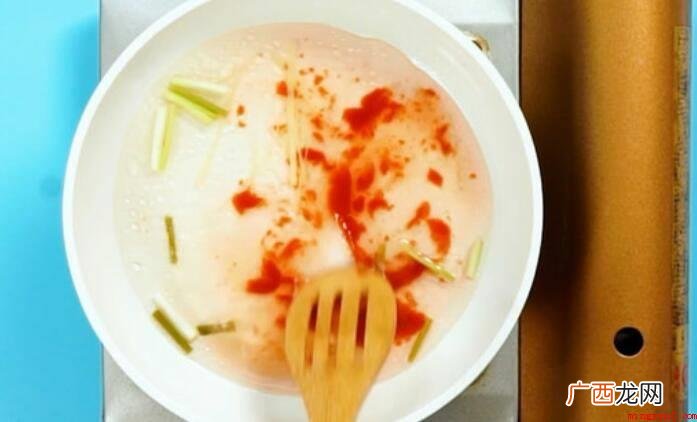 白米醋、白砂糖、番茄酱、水搅拌 带鱼怎么做好吃又简单