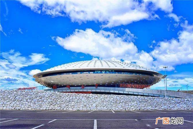 云南香格里拉机场海拔高度,云南哪个机场建在山顶？