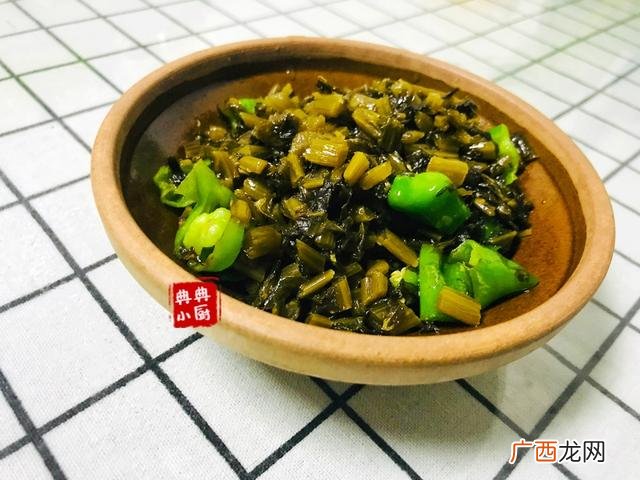 辣椒炒咸菜肉丝怎么炒才好吃,辣椒油肉丝的做法?