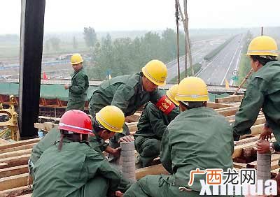 一级公路桥梁荷载标准,桥涵设计荷载：公路Ⅰ级荷载是什么意思？
