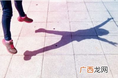 开合跳的正确方法,甩丝带的正确方法？