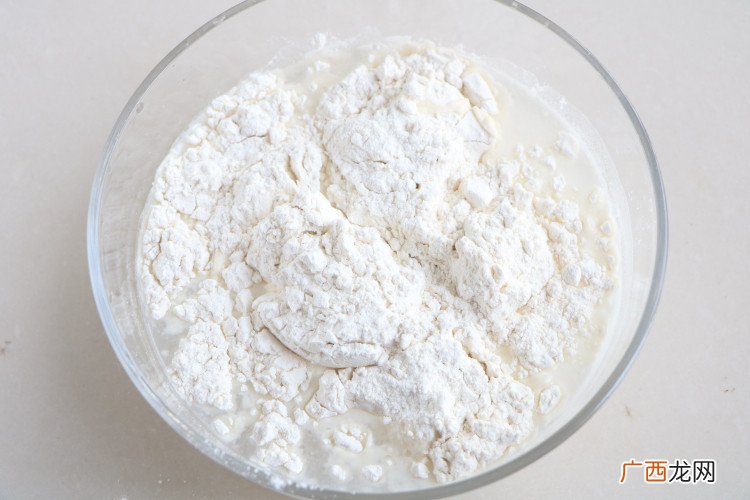 高筋面粉和低筋面粉有什么区别,高筋面粉，低筋面粉，淀粉，怎么区别？