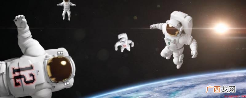 在太空舱里时:宇航员进到太空,在舱里可以开展一切正常沟通交流 宇航员在太空怎么说话