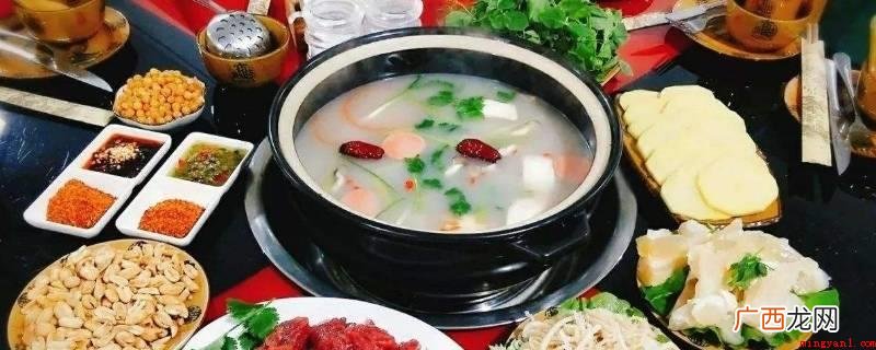 清汤火锅食材有白菜、蘑菇、土豆、莴笋、豆油皮等 清汤火锅食材有哪些
