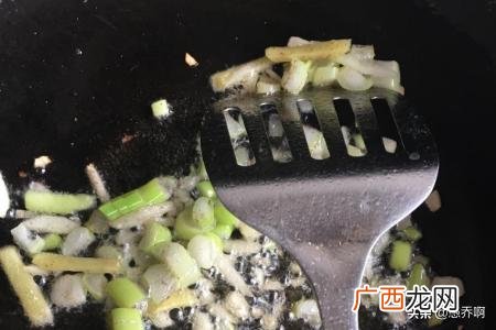 青椒肉丝打卤面怎么做,青椒肉卤的做法？