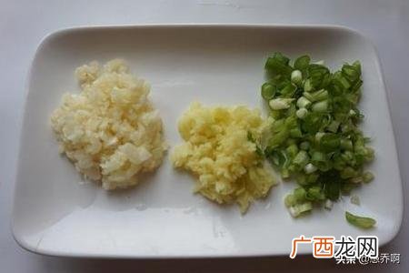 青椒肉丝打卤面怎么做,青椒肉卤的做法？