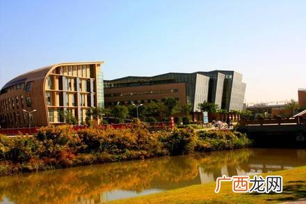 华东师范大学各校区地址,华东师范大学的具体地址？