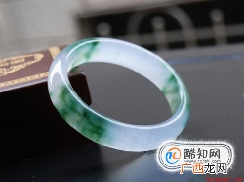 选购翡翠手镯的注意事项 手镯尺寸对照表