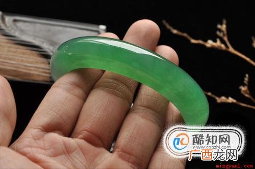 选购翡翠手镯的注意事项 手镯尺寸对照表