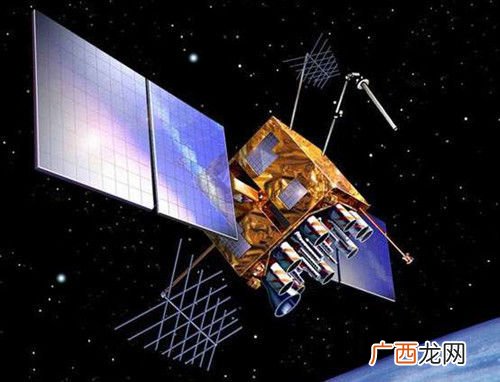世界上第一个卫星叫什么,宇宙中的第一卫星？