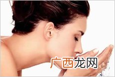 洗脸的正确方法,几天洗脸正确方法？