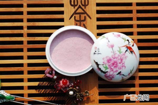 古代的胭脂水粉是什么东西做的,胭脂发展史？