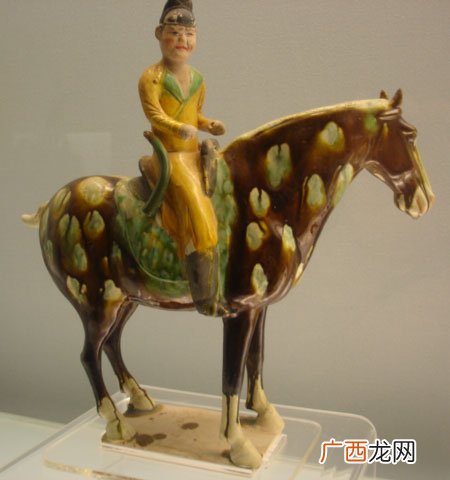 洛阳唐三彩是哪三彩,唐三彩的基本轴色是什么？