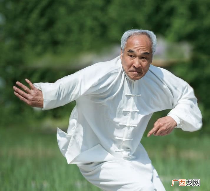 武术寸劲怎么练,咏春拳中的寸劲是怎么练出来的？