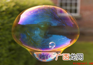 为何肥皂水可以吹出泡泡 为什么阳光下吹泡泡的是五颜六色的