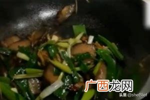 用什么炒腊肉好吃,炒腊肉的做法，腊肉怎么炒好吃又简单？