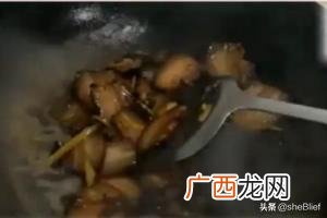 用什么炒腊肉好吃,炒腊肉的做法，腊肉怎么炒好吃又简单？