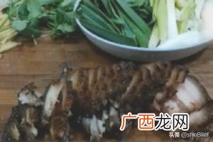用什么炒腊肉好吃,炒腊肉的做法，腊肉怎么炒好吃又简单？