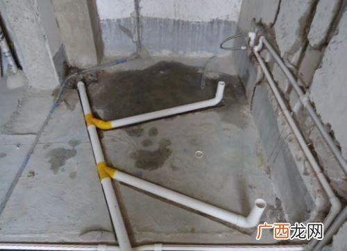 厨房下水道管道漏水怎么修,楼上的厨房下水管漏水谁来修？
