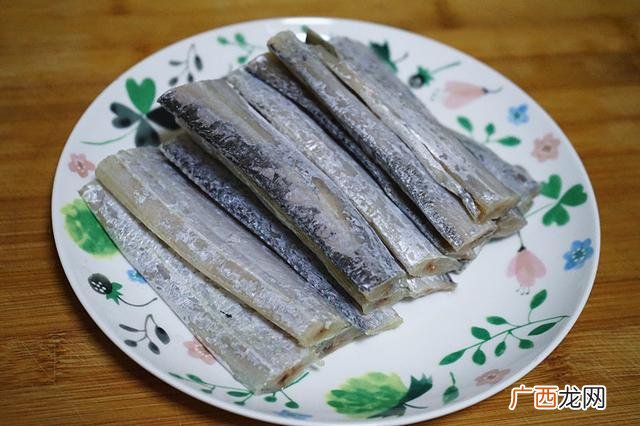 鱼刺怎么做好吃又简单,鱼骨汤的做法大全秋季？