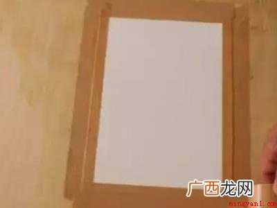 如何准备好的画板、画纸、水胶带、刷子放到一起预留? 水胶带怎么用教程