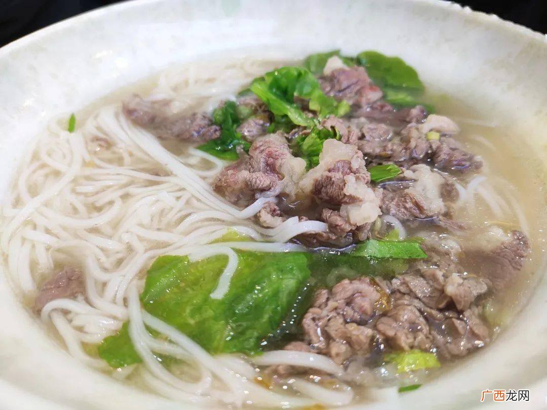 潮汕的粿条跟河粉有什么区别,粿条是白果吗？