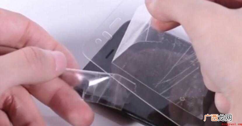 手机钢化膜有气泡怎么去除