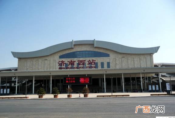 济南站有高铁吗,济南站与济南东站之间高铁还是地铁?
