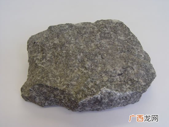 辉绿岩是什么构造,辉绿岩属于沉积岩还是变质岩？