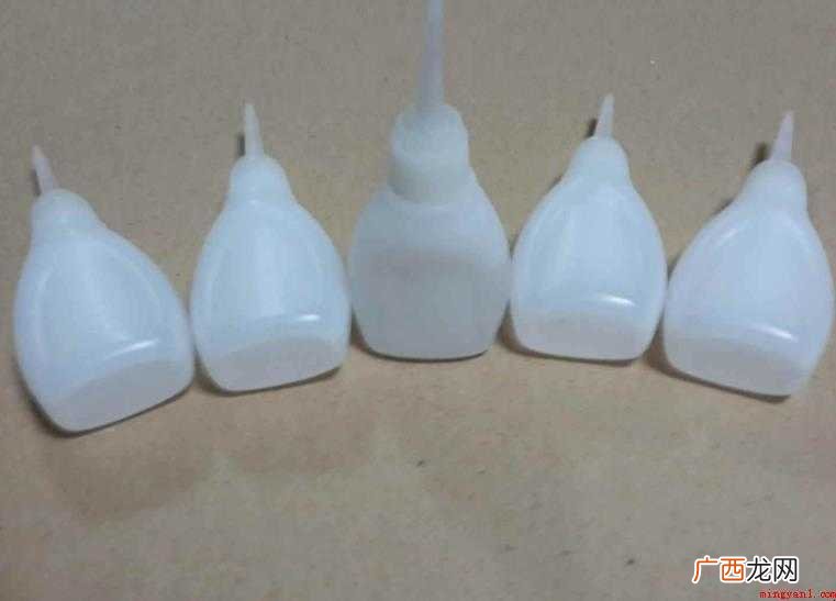 手上弄了502胶水怎样洗掉