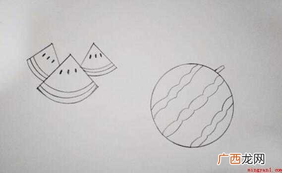 西瓜简笔画的画法是什么