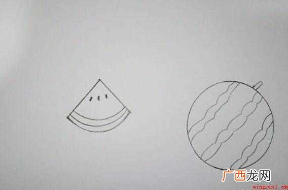 西瓜简笔画的画法是什么