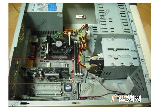 台式电脑显卡在哪里,电脑上面的内存条和显卡在哪里？