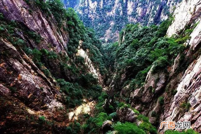 黄山市最大的瀑布在哪里,黄果树和黄山哪个好抽？