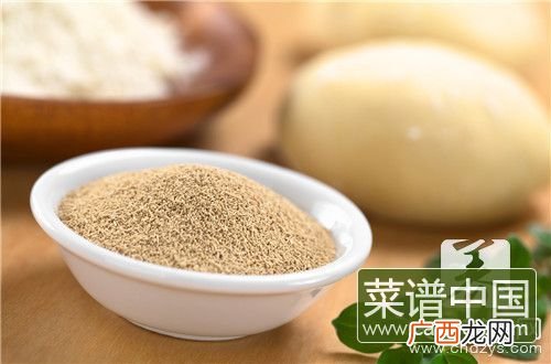 500g面粉放多少酵母粉,3斤面粉放多少水和酵母?