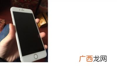 手机总是突然自动关机怎么回事,放在那不动,为什么手机还会自动关机或者死机?