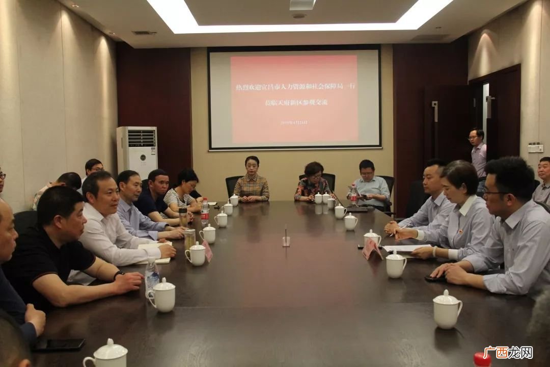 宜昌市人社局服务大厅在哪,宜昌市民之家上班时间？
