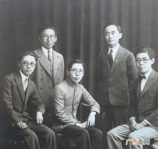 民国人们穿什么服装,北洋时期女性都穿什么衣服？