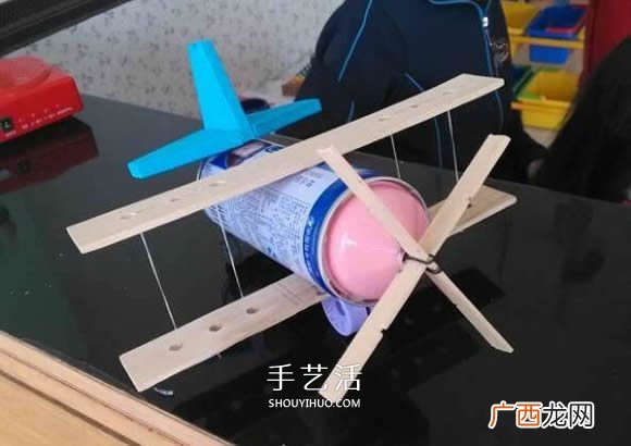 自制飞机模型做法,5年级制作小飞机作文？