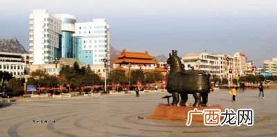 八步区属于哪个城市,贺州市中心是哪里？
