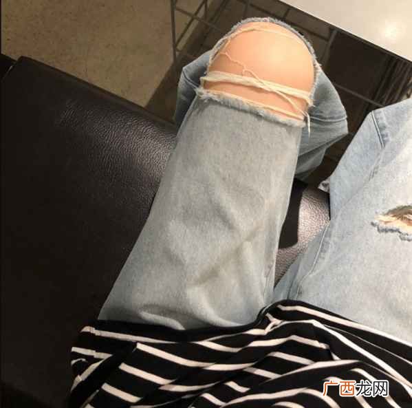 怎样补裤子破洞不留痕迹,裤子后面破了个洞，刚刚买的没穿，请问怎么改好看？